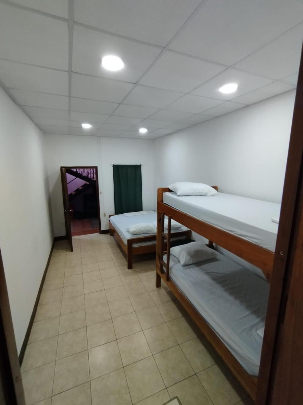 The Landing Hotel And Restaurant Moyogalpa Luaran gambar