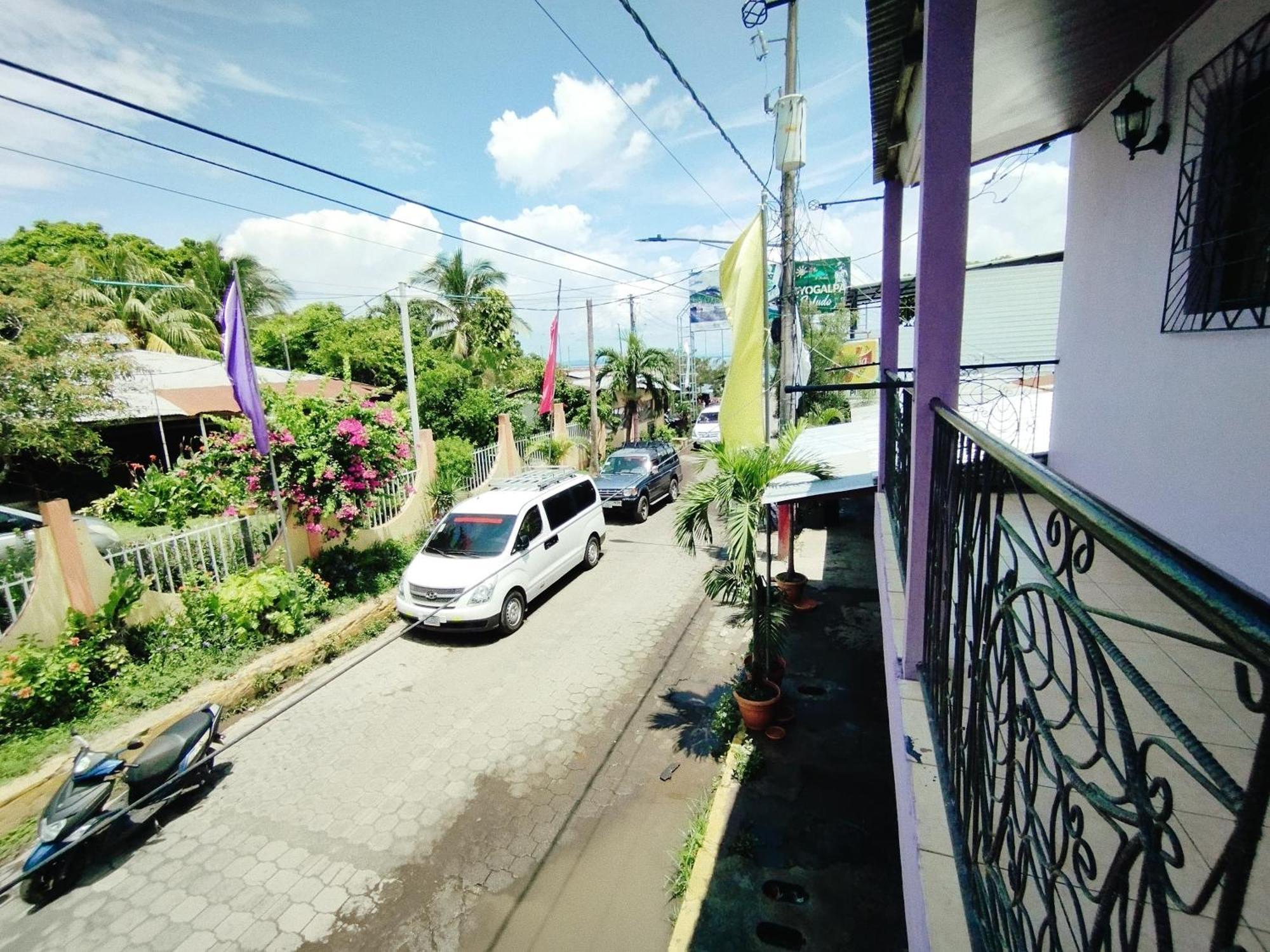 The Landing Hotel And Restaurant Moyogalpa Luaran gambar