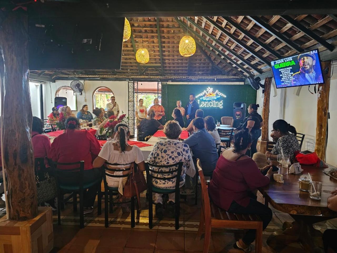 The Landing Hotel And Restaurant Moyogalpa Luaran gambar