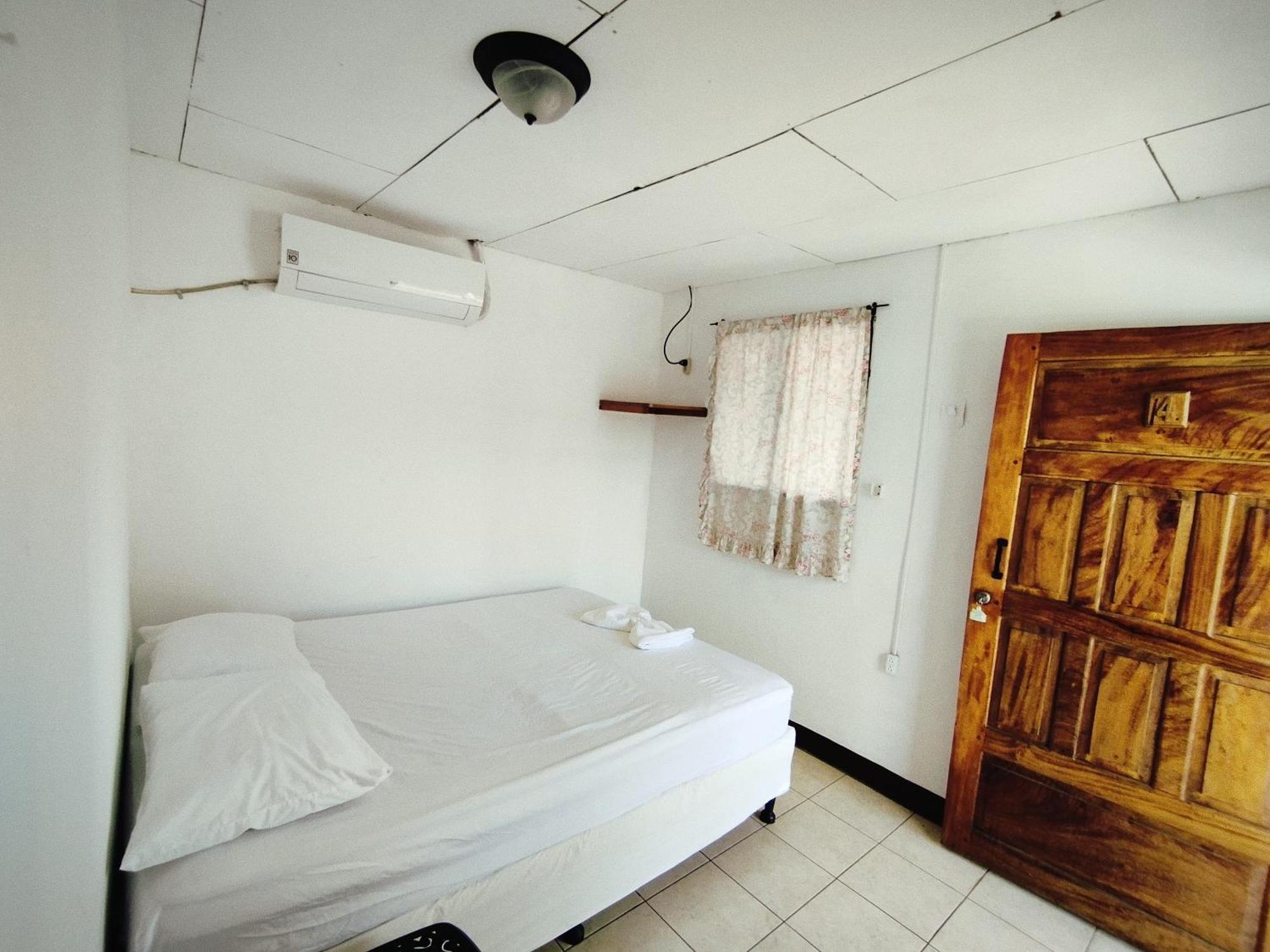 The Landing Hotel And Restaurant Moyogalpa Luaran gambar