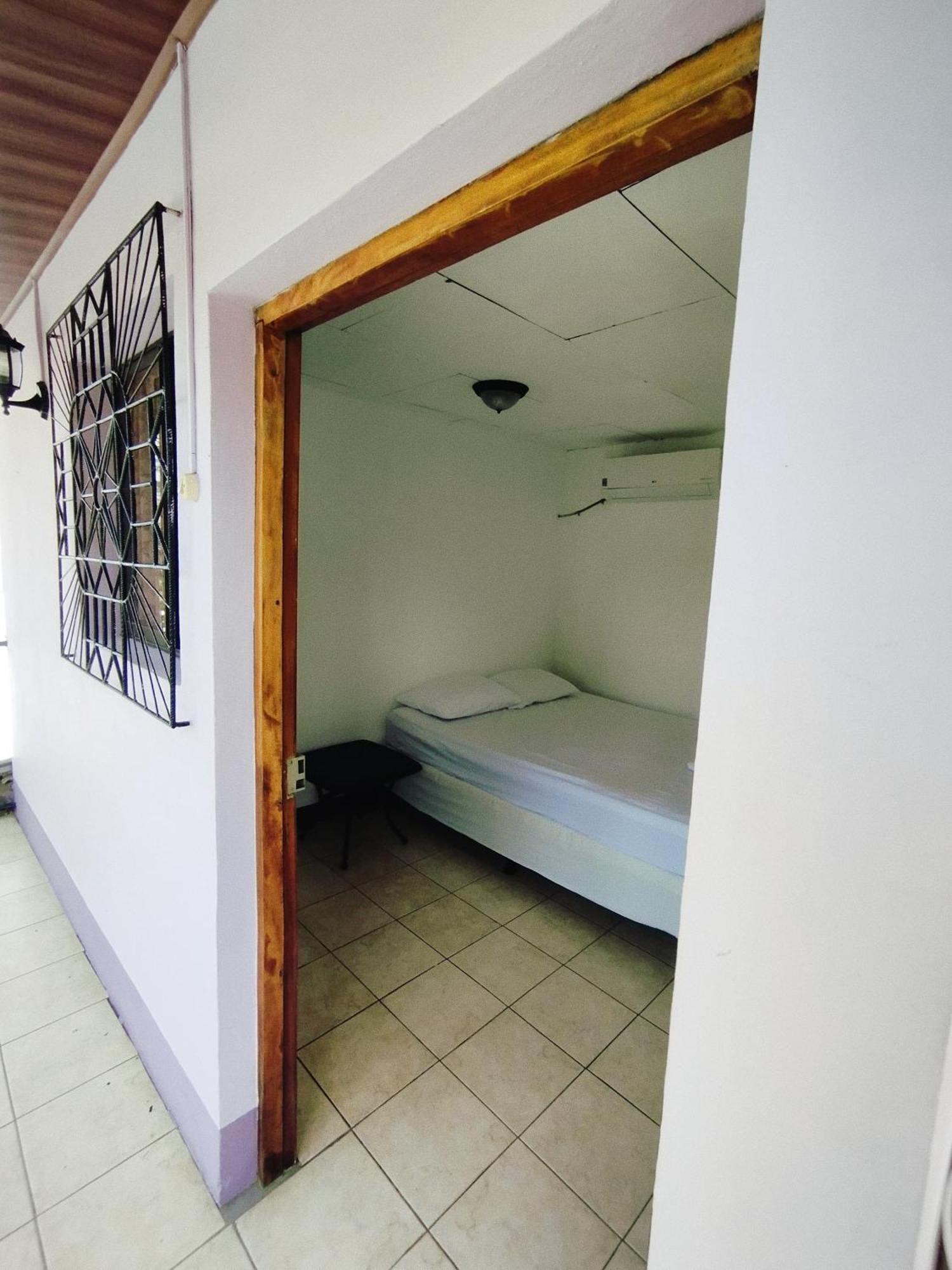 The Landing Hotel And Restaurant Moyogalpa Luaran gambar