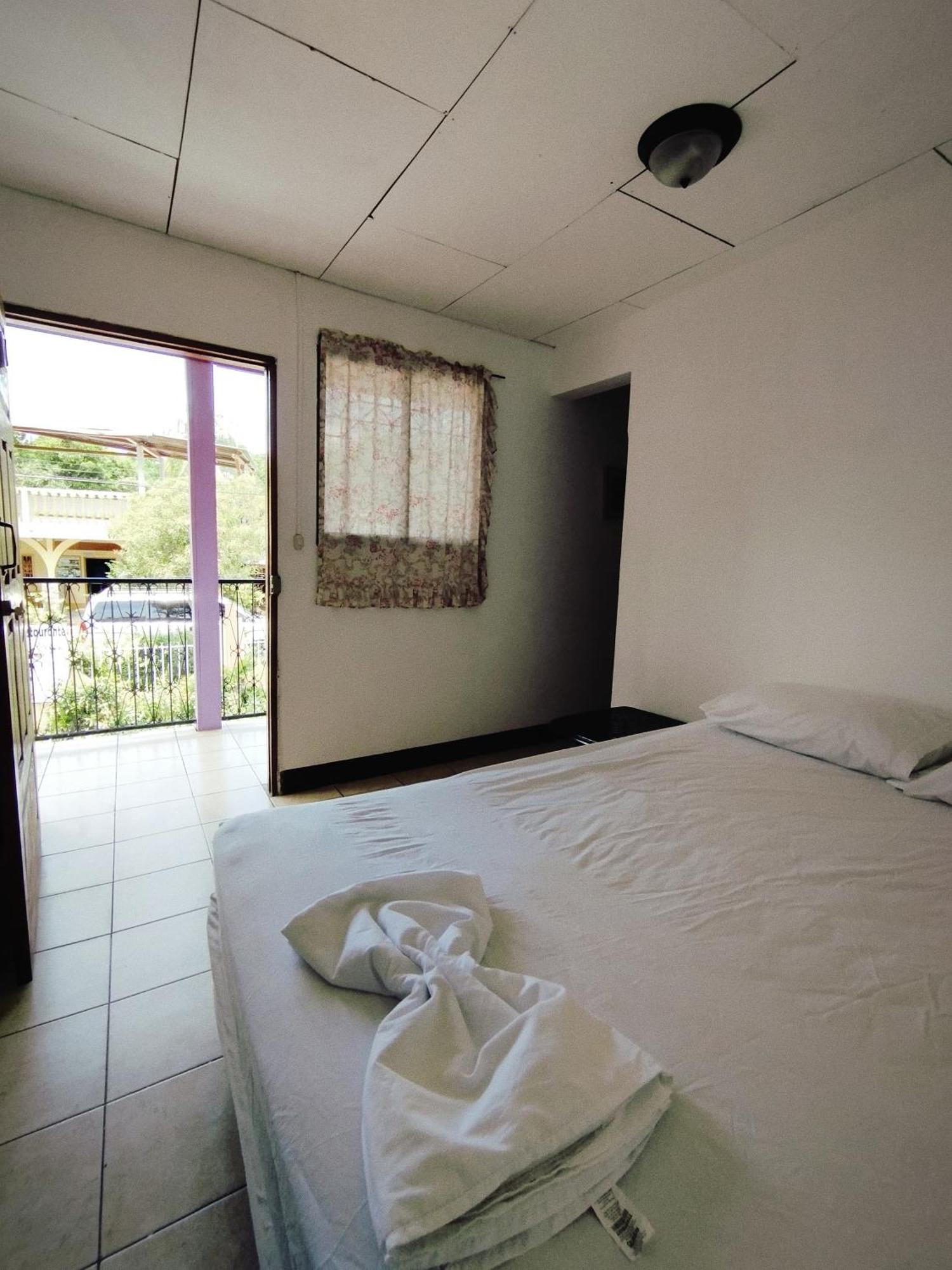 The Landing Hotel And Restaurant Moyogalpa Luaran gambar