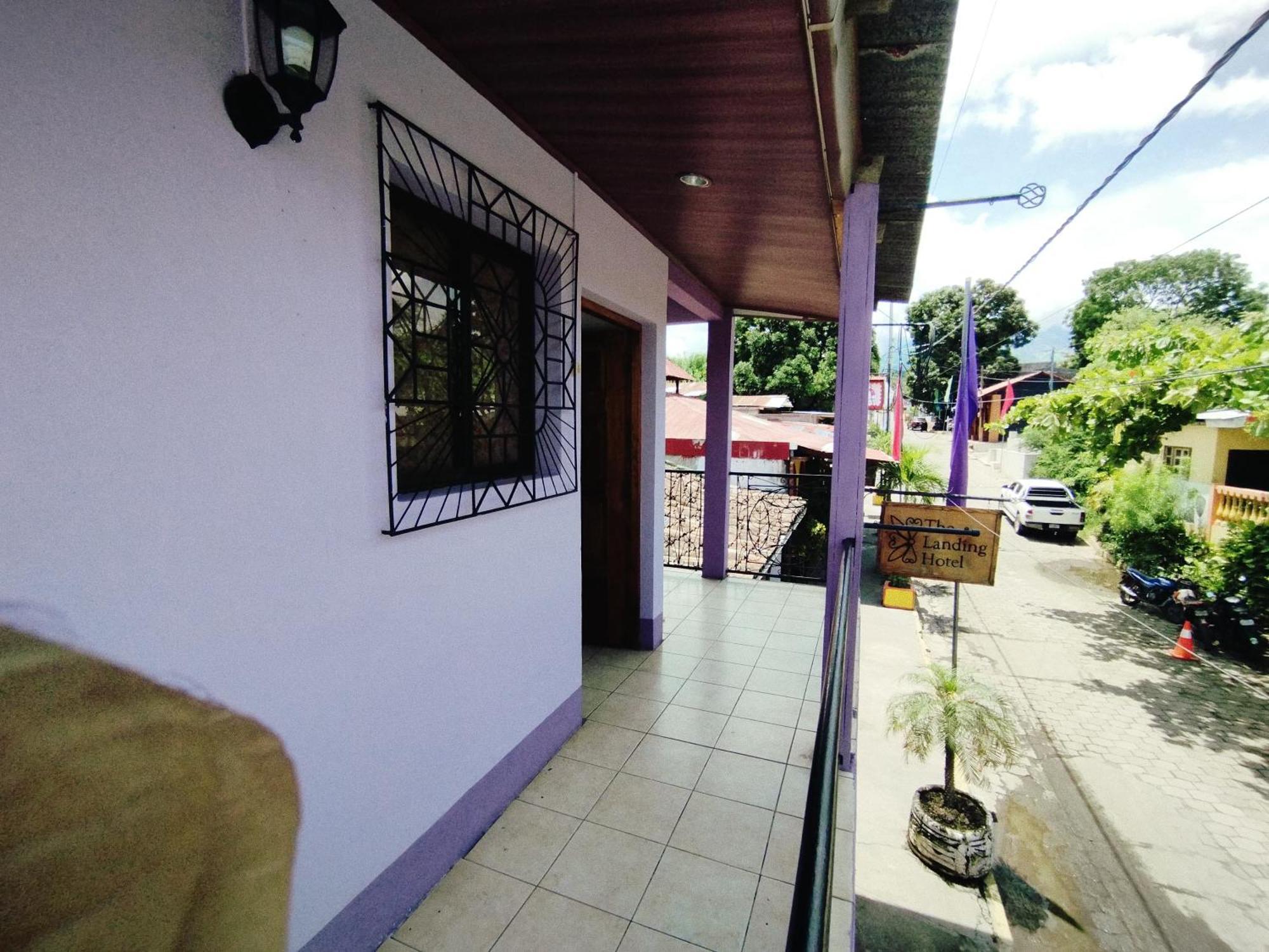 The Landing Hotel And Restaurant Moyogalpa Luaran gambar