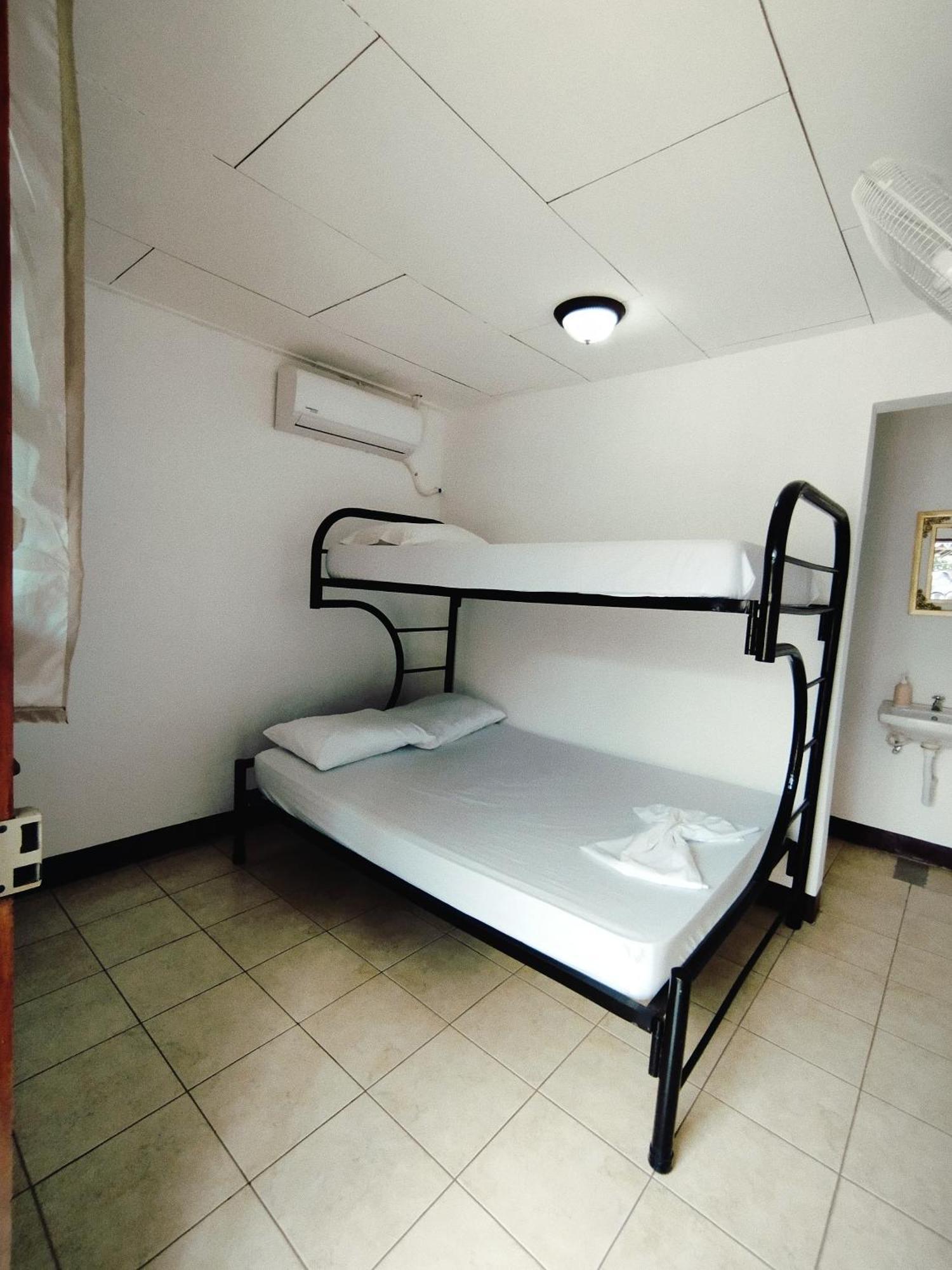 The Landing Hotel And Restaurant Moyogalpa Luaran gambar